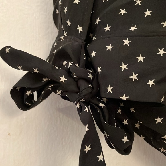 Madewell Star Print V-Neck Silk Blouse - Picture 7 of 9